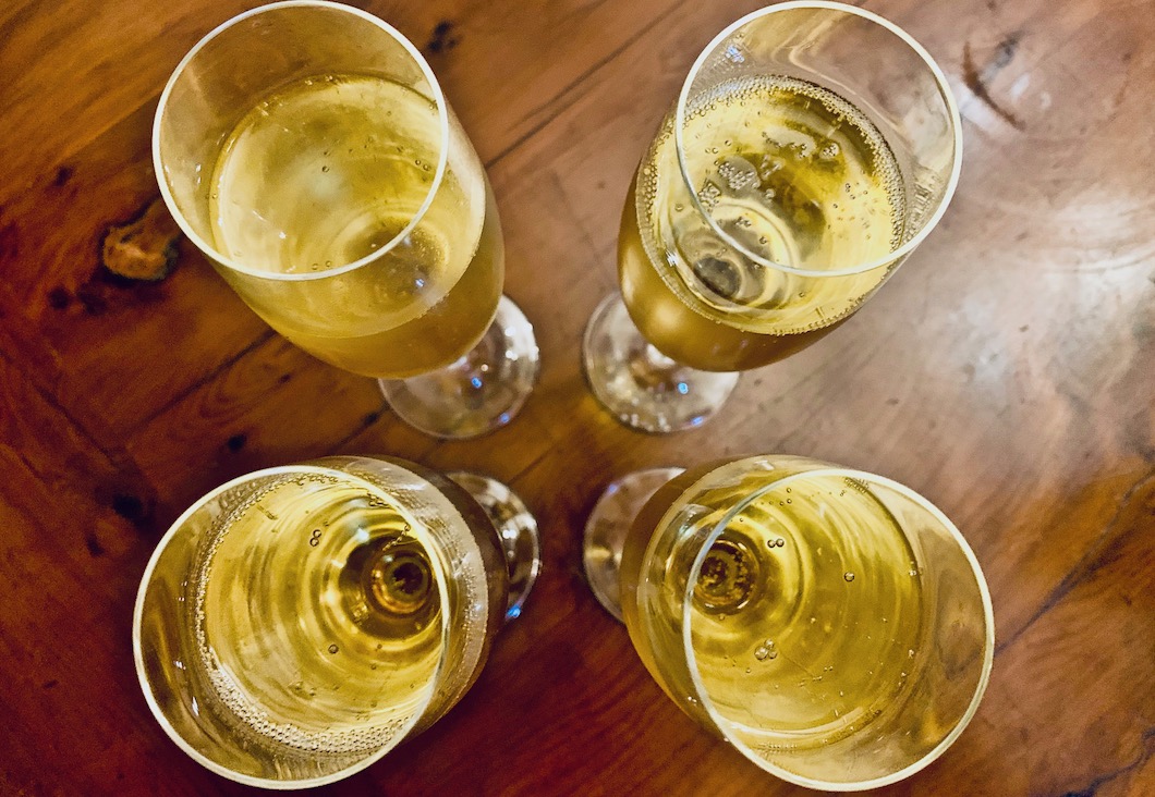 Lo Sparviere Brut Cuvée n.7 NV Franciacorta DOCG glasses 2