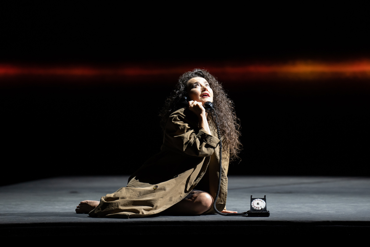 Poulenc Double Bill _ GLYNDEBOURNE FESTIVAL 2022,LA VOIX HUMAINE,Elle; Stéphanie d’Oustrac,Conductor; Robin Ticciati,Director; Laurent Pelly,Set Designer; Caroline Ginet,Costume Designer; Laurent Pelly in collaboration with Jean-Jacques Delmot