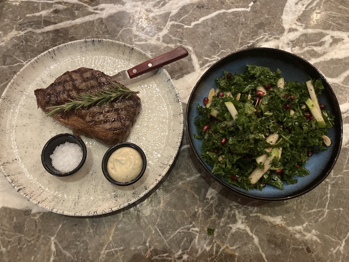 Coco steak and salad