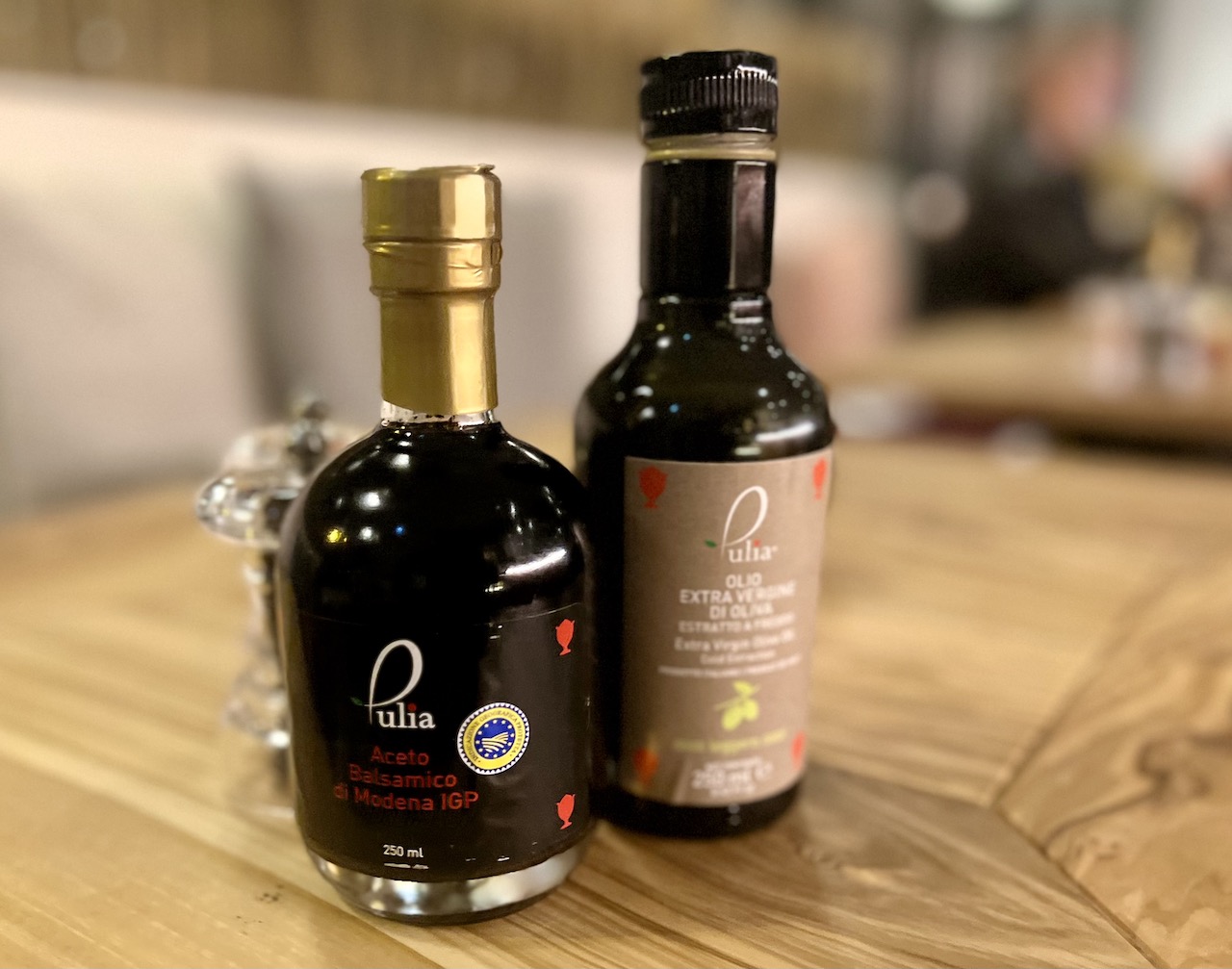 Pulia Balsamic vinegar and olive oil