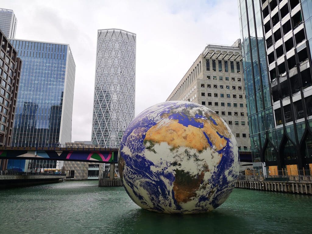M Canary Wharf World