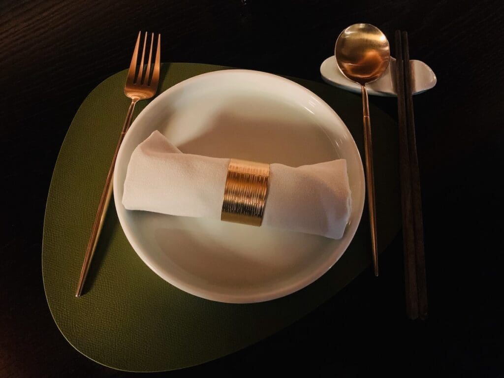 JM Oriental place setting