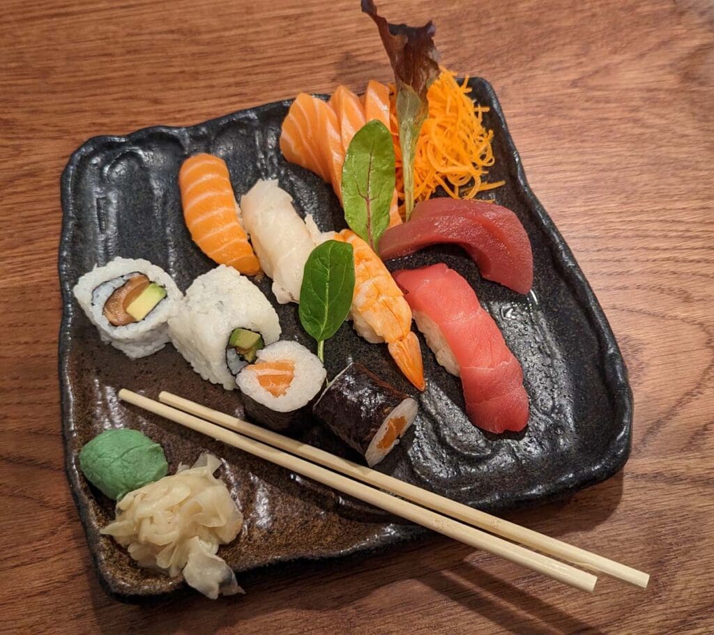 Sashimi and Sushi Combination - Taro Walthamstow