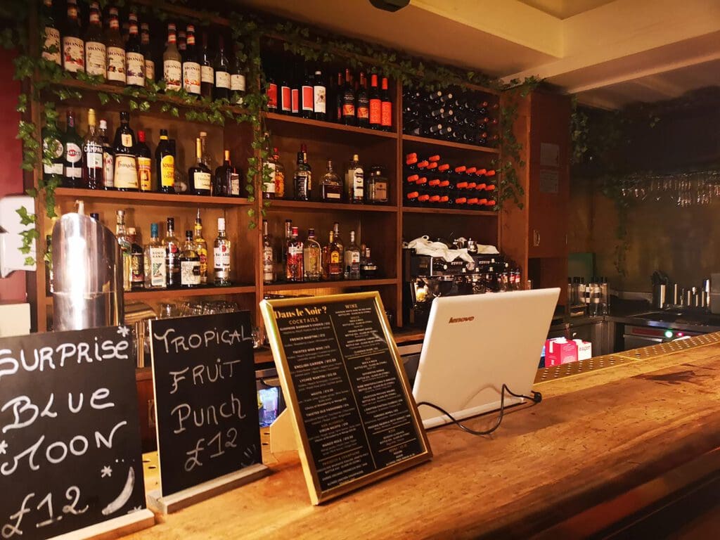 Dans Le Noir bar