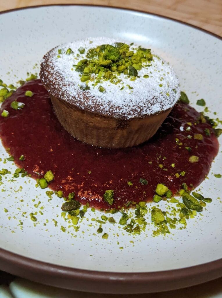 Hot Coulant of White Chocolate and Pistachio