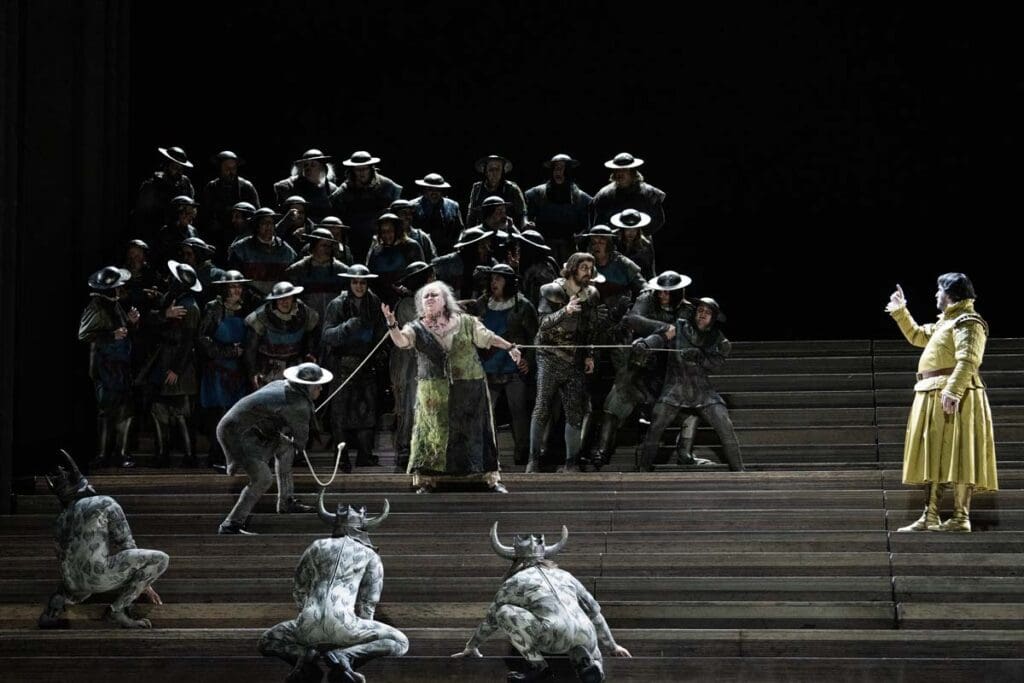 2023 production of Il Trovatore with (Azucena) JAMIE BARTON (Count di Luna) LUDOVIC TÉZIER Il trovatore ROH ©2023 Camilla Greenwell_0731