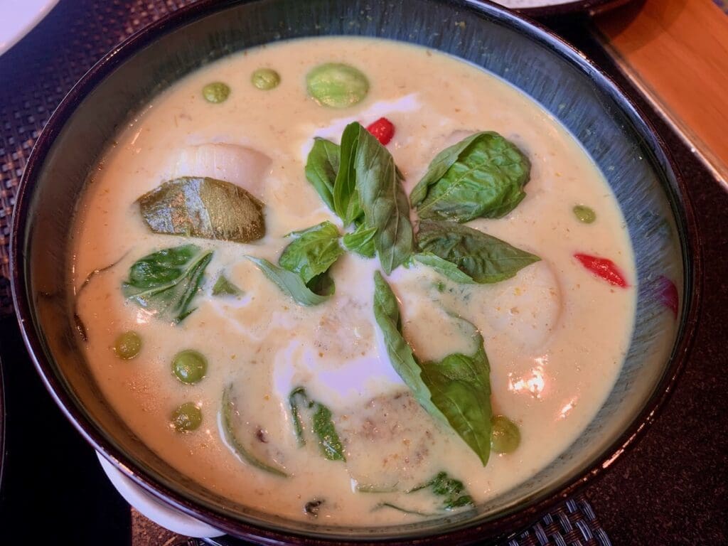 Nipa Thai scallop green curry