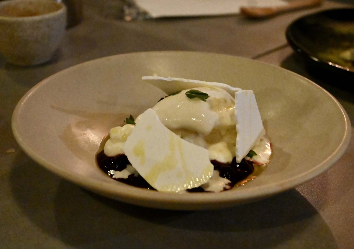 Pavlova - Llama Inn