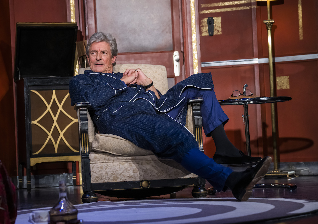 Private Lives @ Ambassadors Theatre