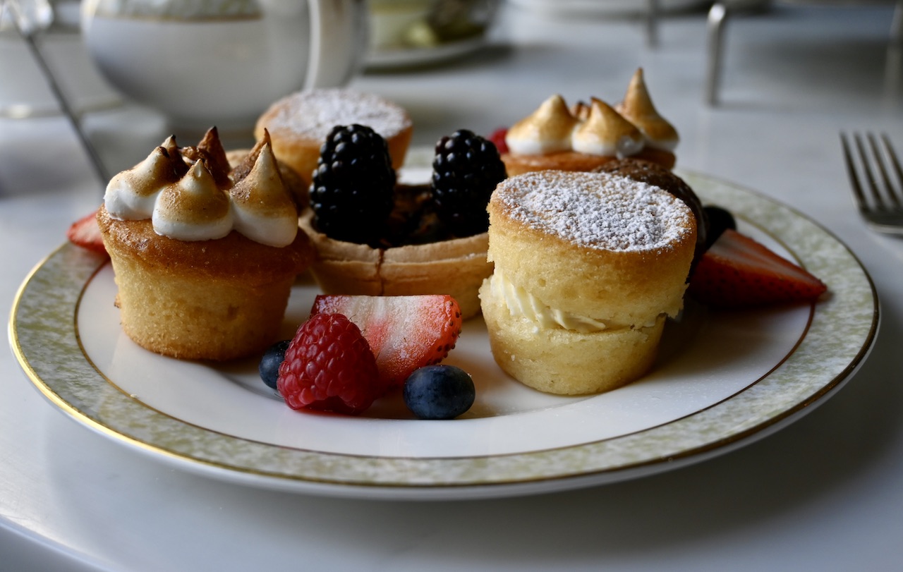The Clermont Hotel Victoria - cakes