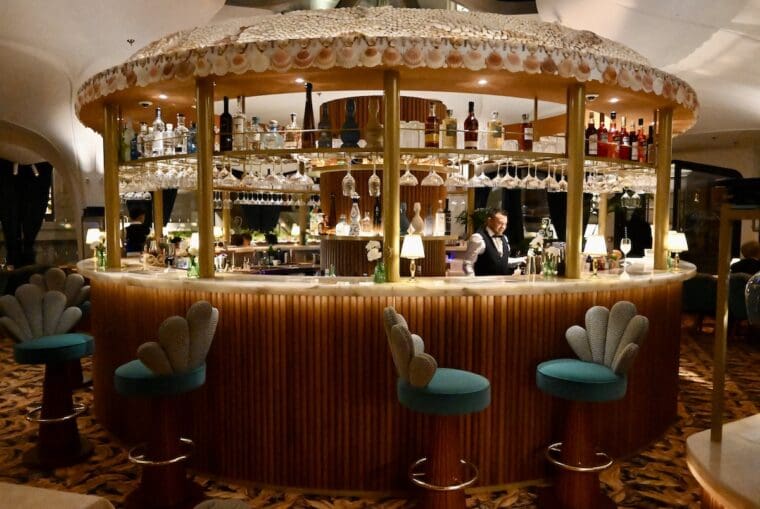 Café Lapérouse London bar