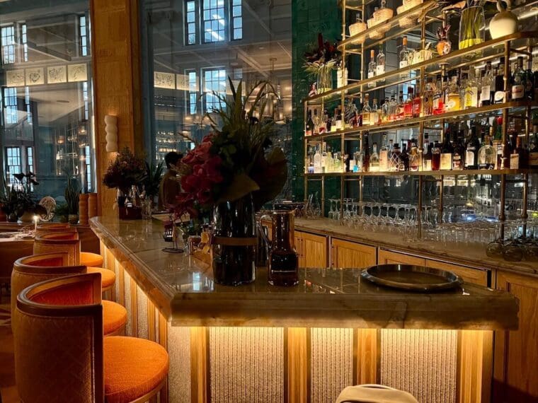 Riviera bar
