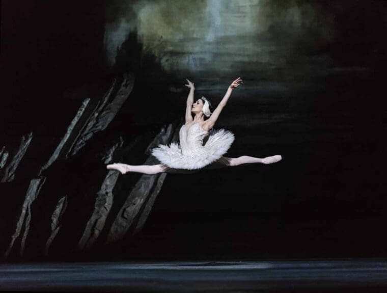 SWAN LAKE_The Royal Ballet_ROH. Odette_Odile; ariane la Nunez, Prince; Vadim Muntagirov, Queen Mother; Elizabeth McGorian, Rothbart; Bennet Gartside,