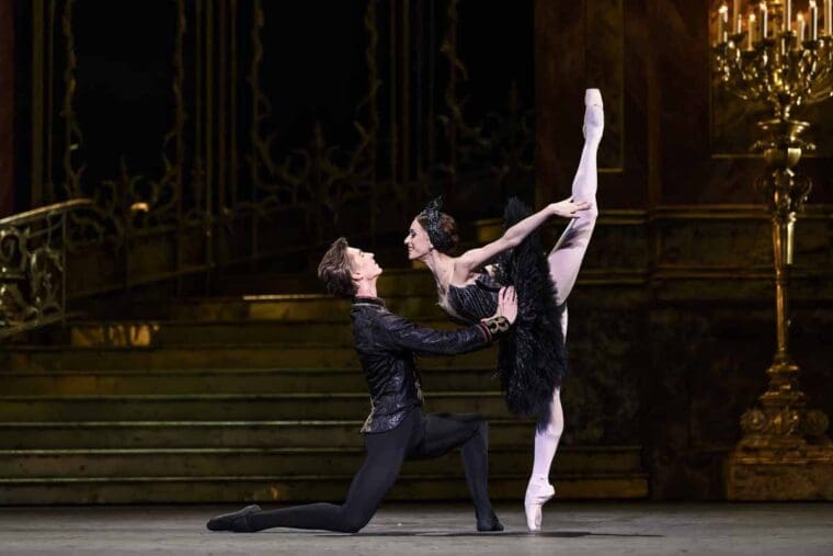 SWAN LAKE_The Royal Ballet_ROH. Odette_Odile; ariane la Nunez, Prince; Vadim Muntagirov, Queen Mother; Elizabeth McGorian, Rothbart; Bennet Gartside,