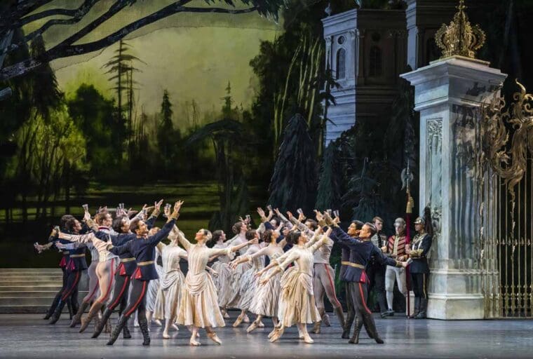 A scene from Swan Lake by The Royal Ballet @ ROH. (Opening 13-05-2022) &copy;Tristram Kenton 05-22 (3 Raveley Street, LONDON NW5 2HX TEL 0207 267 5550 Mob 07973 617 355)email: tristram@tristramkenton.com