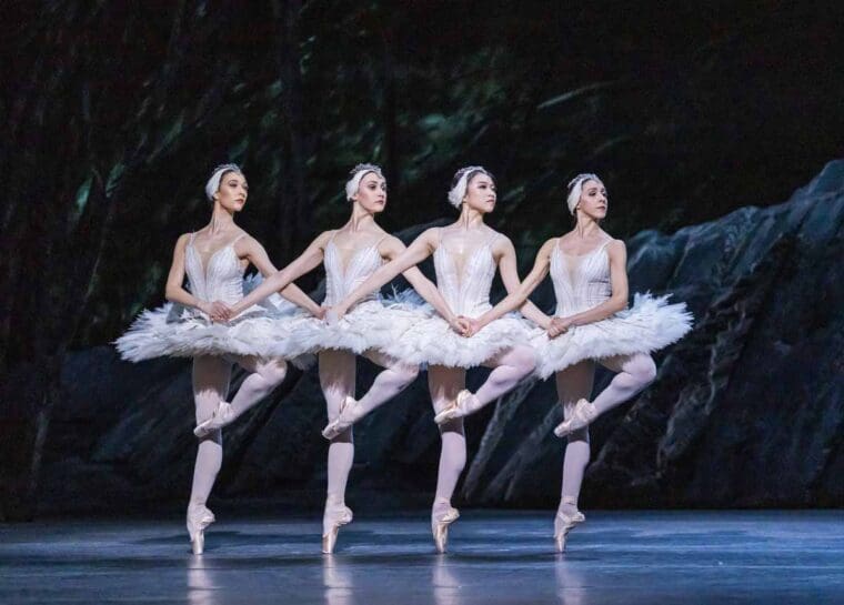 Mayara Magri (Odette/Odile) and Cesar Corrales (Prince Siegfried) in Swan Lake by The Royal Ballet @ ROH. (Opening 01-03-2022) &copy;Tristram Kenton 03-22 (3 Raveley Street, LONDON NW5 2HX TEL 0207 267 5550 Mob 07973 617 355)email: tristram@tristramkenton.com
