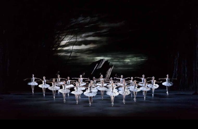 SWAN LAKE_The Royal Ballet_ROH. Odette_Odile; ariane la Nunez, Prince; Vadim Muntagirov, Queen Mother; Elizabeth McGorian, Rothbart; Bennet Gartside,