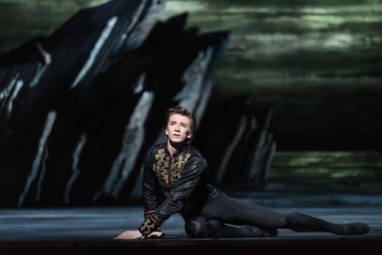 SWAN LAKE_The Royal Ballet_ROH. Odette_Odile; ariane la Nunez, Prince; Vadim Muntagirov, Queen Mother; Elizabeth McGorian, Rothbart; Bennet Gartside,