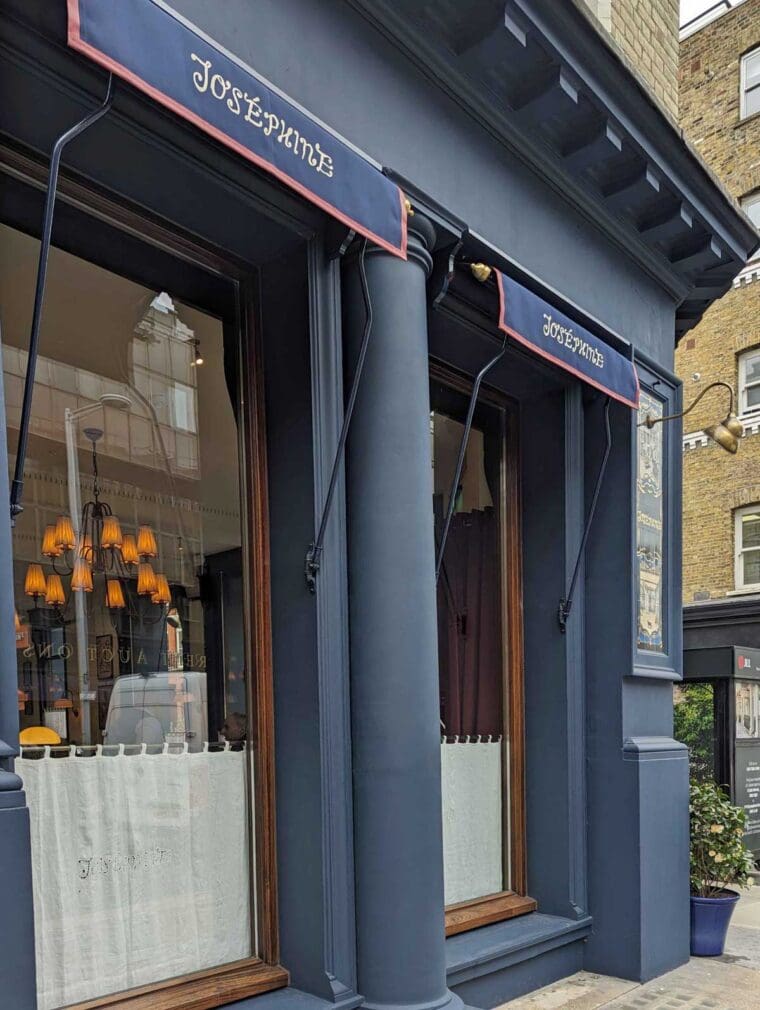 Josephine Bouchon Exterior