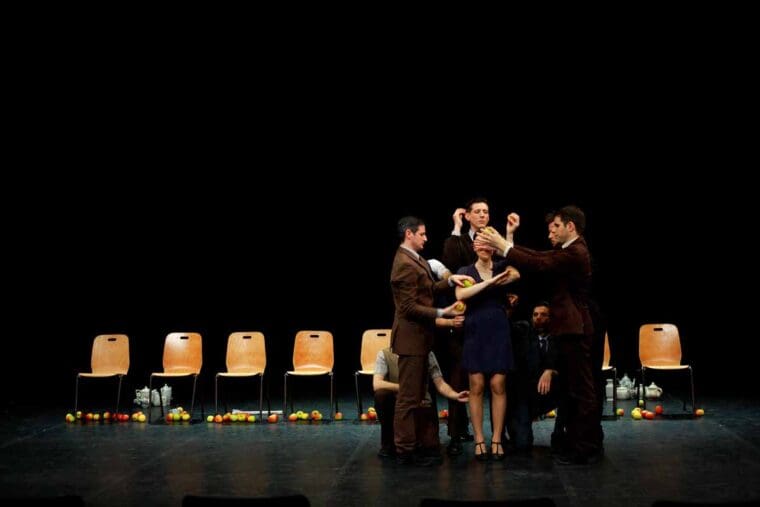 Gandini Juggling, Smashed, photo Ryoko Uyama, 2Gandini Juggling, Smashed, photo Ryoko Uyama