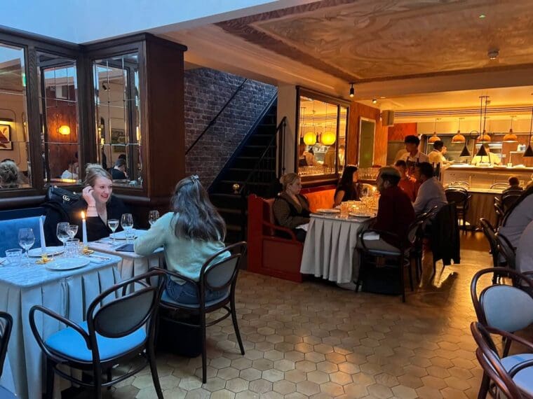 HENRI interior