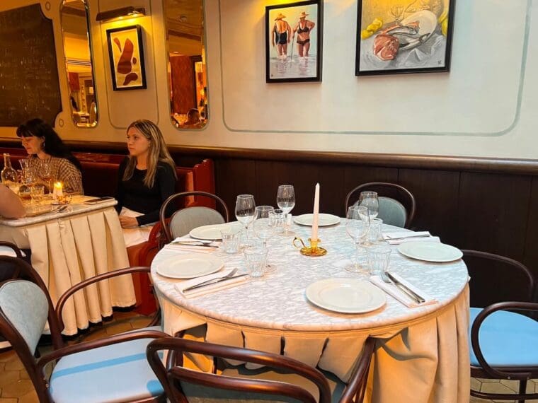 HENRI interior