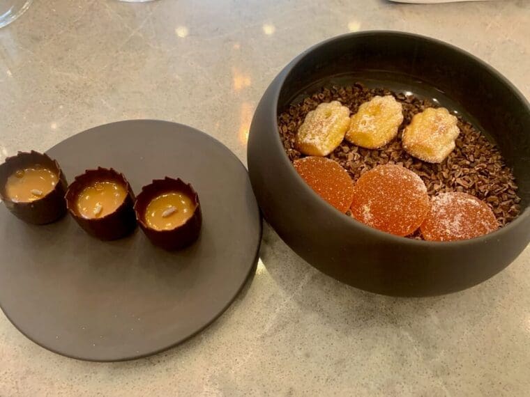 Red Honduras cocoa chocolate mousse with Fraises des Bois