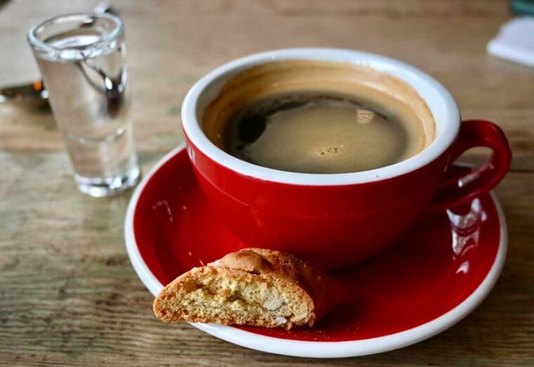 Coffee with a cantucchini biscuit