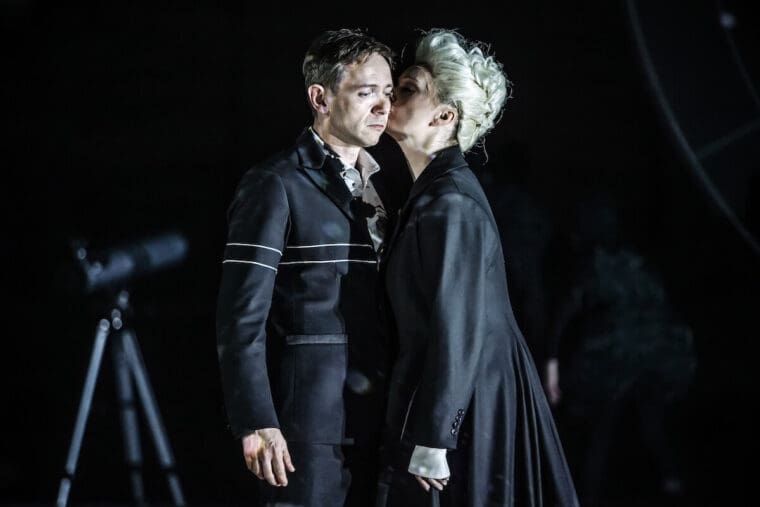 Iestyn Davies as Oberon and Lucy Crowe as Tytania