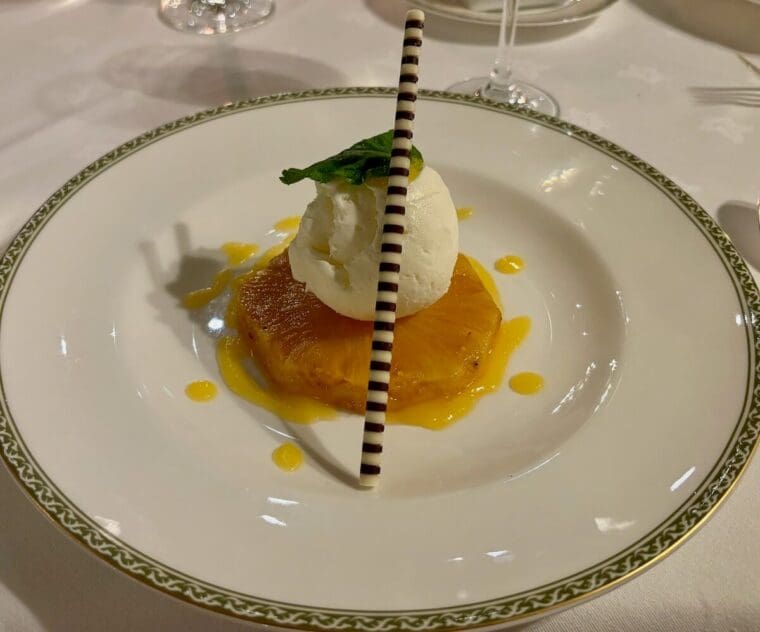 THE GARDEN GRILL PINEAPPLE