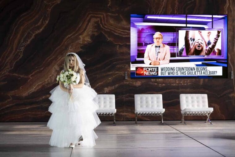 Madison Leonard as Giulietta - Un Giorno di Regno