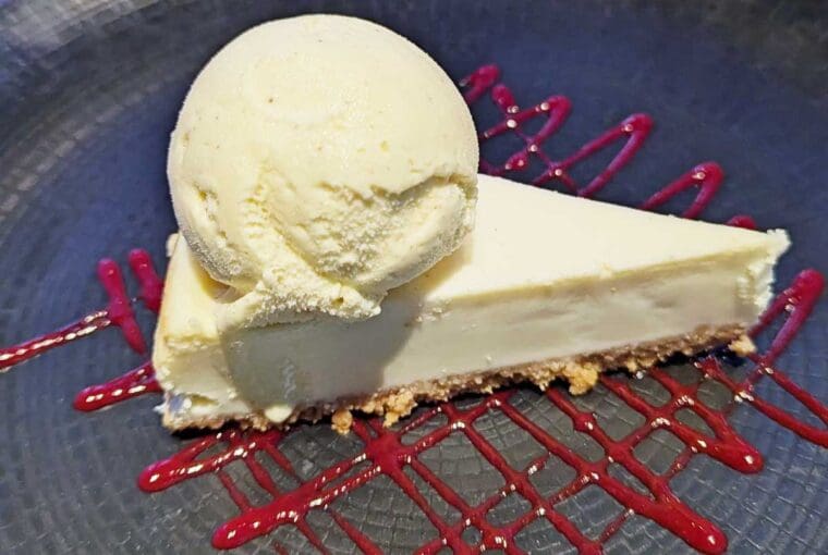 Cheesecake with Raspberries 