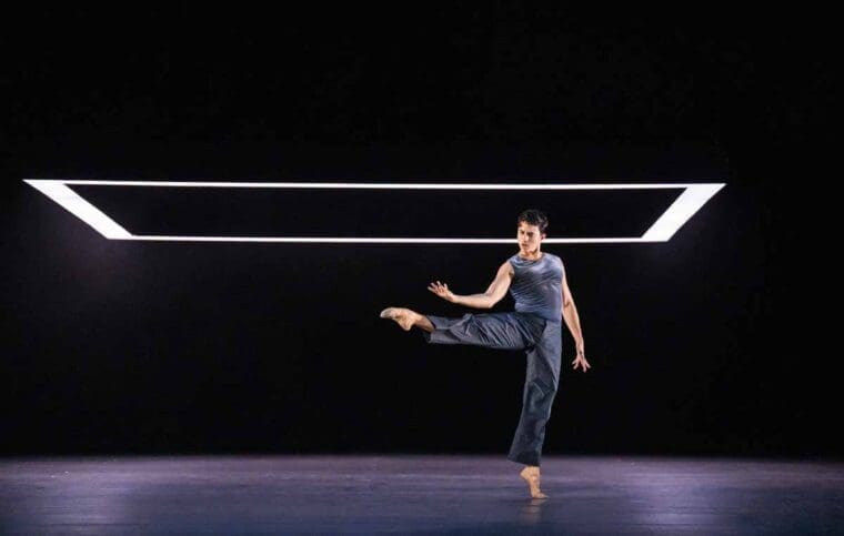A scene from The Weathering by Kyle Abraham, Or Forevermore by Pam Tanowitz, Dusk by Joseph Toonga and The Statement by Crystal Pite from Encounters: Four Contemporary Ballet by The Royal Ballet @ The Royal Ballet and Opera House. (Opening 22-10-24) ©Tristram Kenton 10-24 (3 Raveley Street, LONDON NW5 2HX TEL 0207 267 5550 Mob 07973 617 355)email: tristram@tristramkenton.com