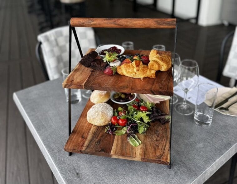 Sparkling Brunch Stand Audrey Wilkinson