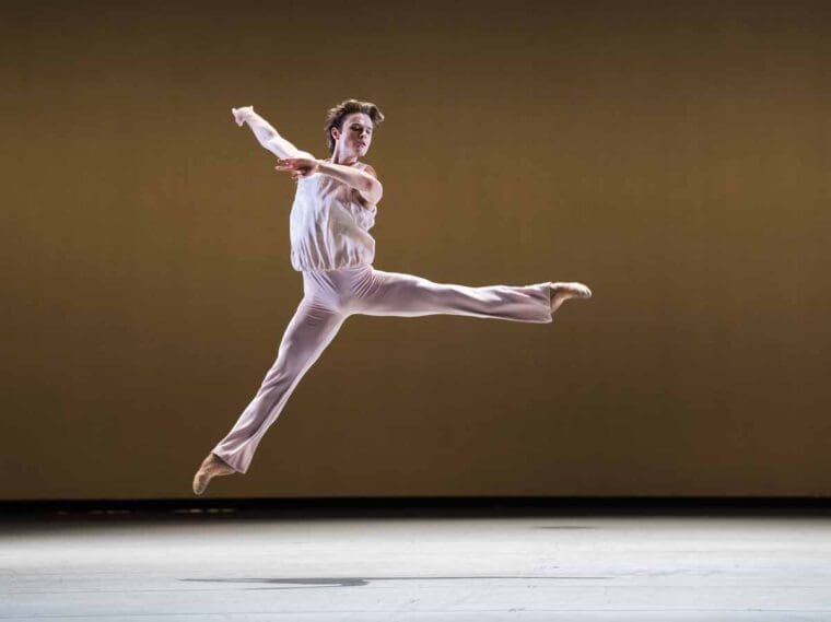 A scene from The Weathering by Kyle Abraham, Or Forevermore by Pam Tanowitz, Dusk by Joseph Toonga and The Statement by Crystal Pite from Encounters: Four Contemporary Ballet by The Royal Ballet @ The Royal Ballet and Opera House. (Opening 22-10-24) ©Tristram Kenton 10-24 (3 Raveley Street, LONDON NW5 2HX TEL 0207 267 5550 Mob 07973 617 355)email: tristram@tristramkenton.com