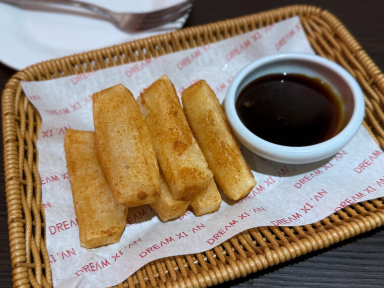 Glutinous rice cake with brown sugar