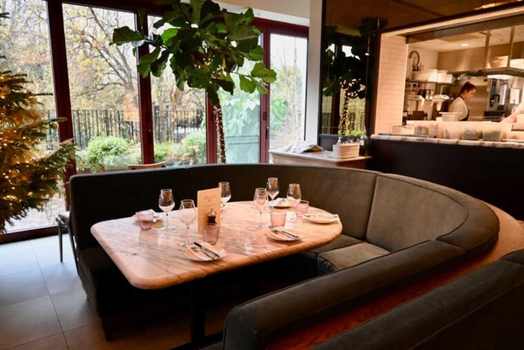 Interior of Sam's Waterside in Brentford