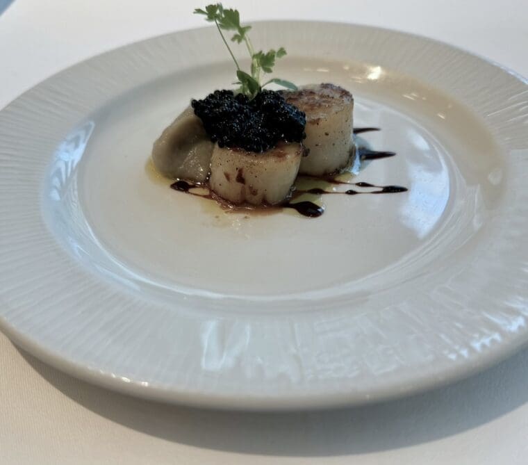 Scallops with artichoke puree and Caviar Lucciola