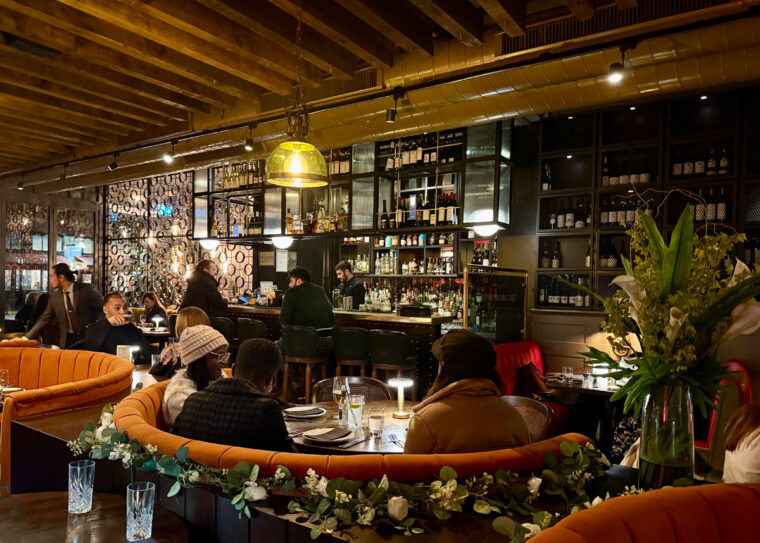 Kibele interior with cosy booths