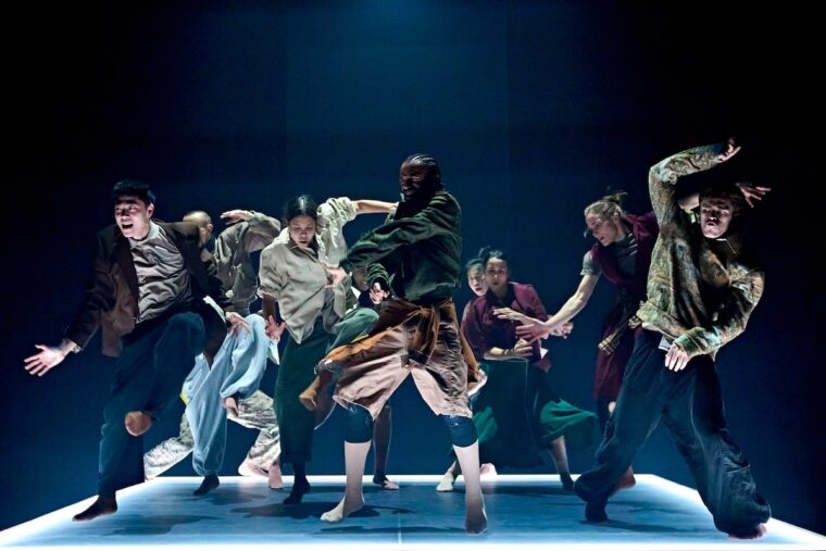 Old Vic dancers in Oedipus