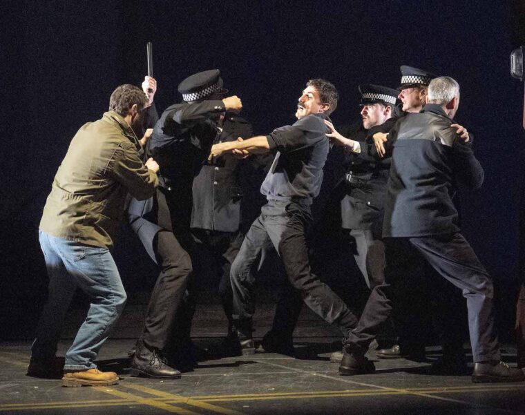 Boys from the blackstuff, Yosser getting accosted by the police