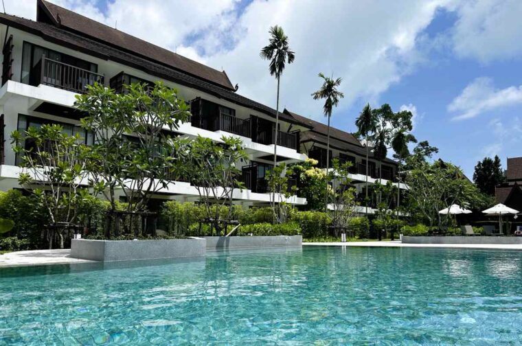 Amari Koh Samui Garden Village buildings and swimming pool