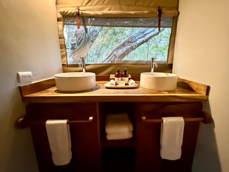Tent sink unit