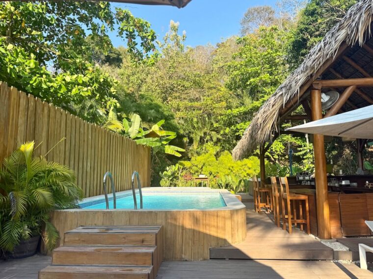 Isla Chiquita pool