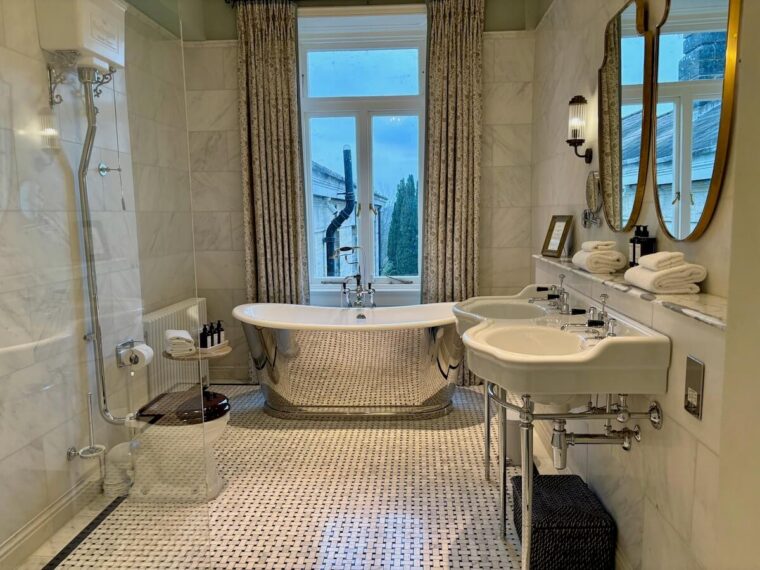 Leonardslee bathroom