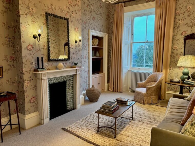 Leonardslee suite sitting room 2
