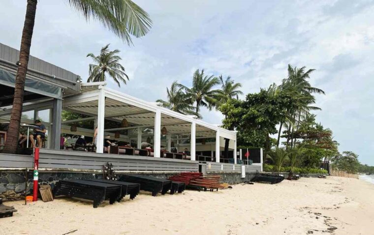 NH Collection Samui peace Resort Sea Wrap restaurant overlooks the beach