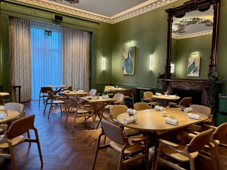Restaurant Interlude 2