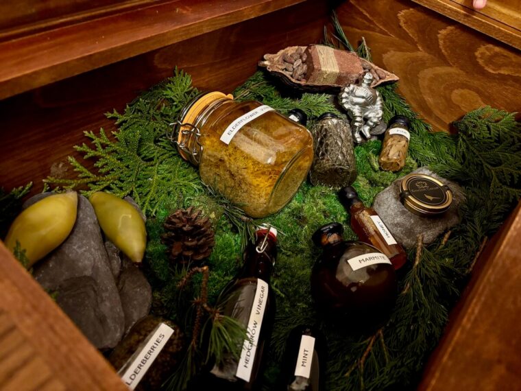 Restaurant Interlude foraging station