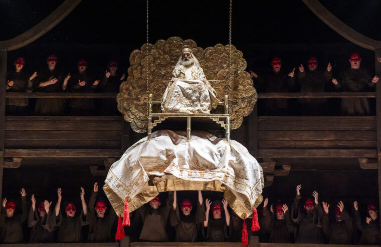 Paul Hopwood as Emperor Altoum in Turandot